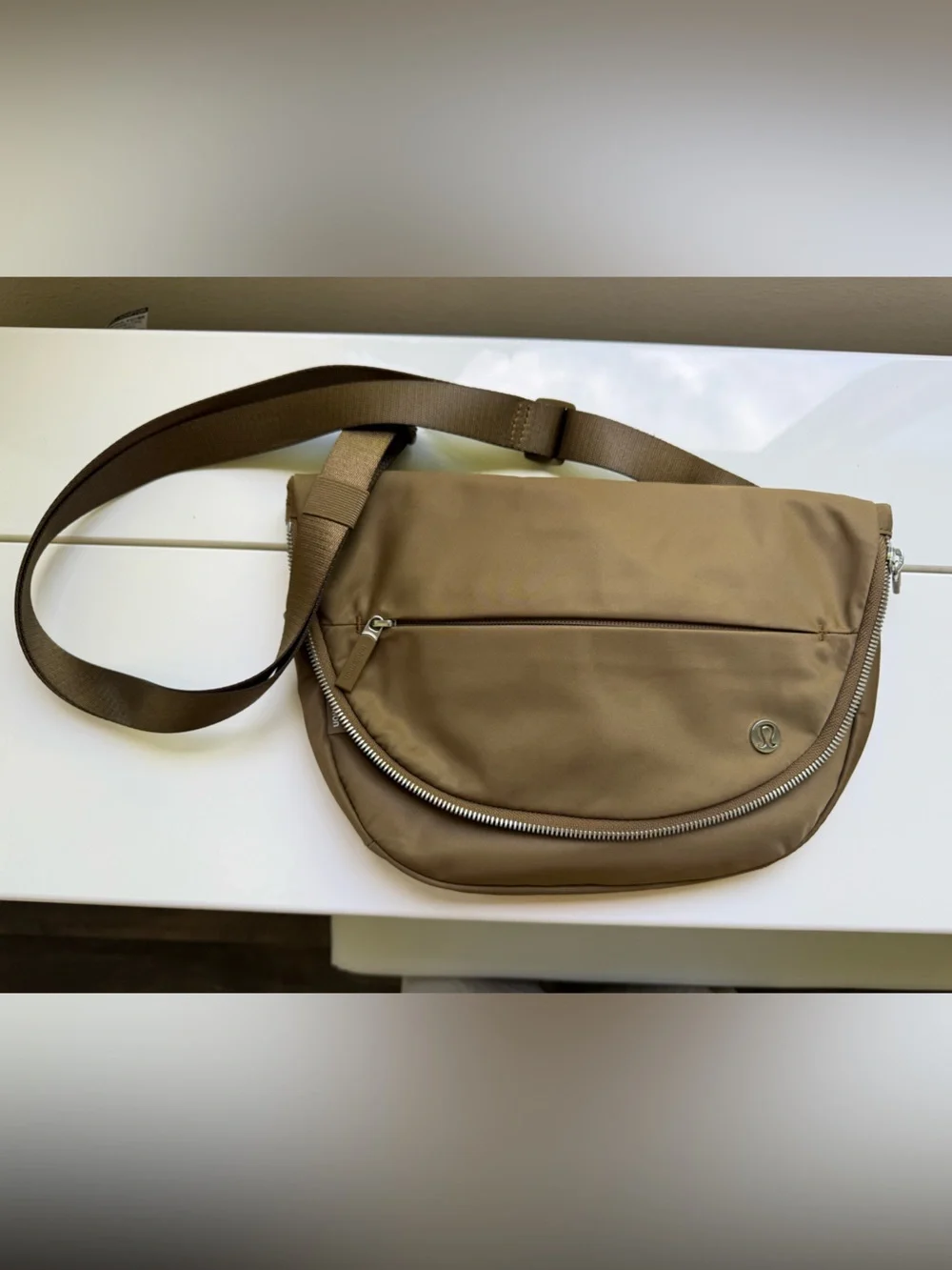 Lululemon All Night Festival Bag 5L RARE khaki color - Picture 1 of 5